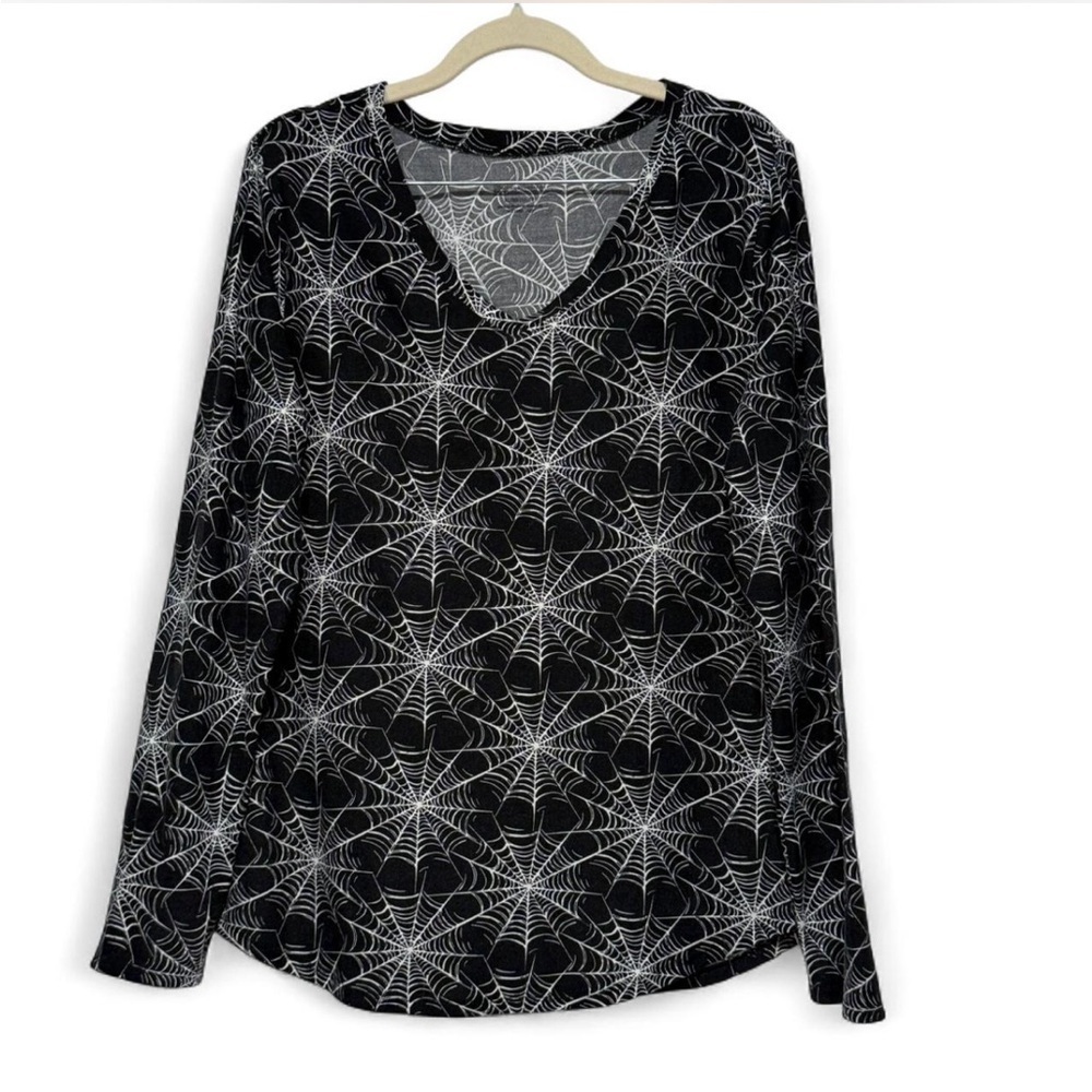 No Boundaries Halloween Cobweb Long Sleeve V-Neck Tee Spiderweb Top, Spooky Goth - Picture 6 of 8